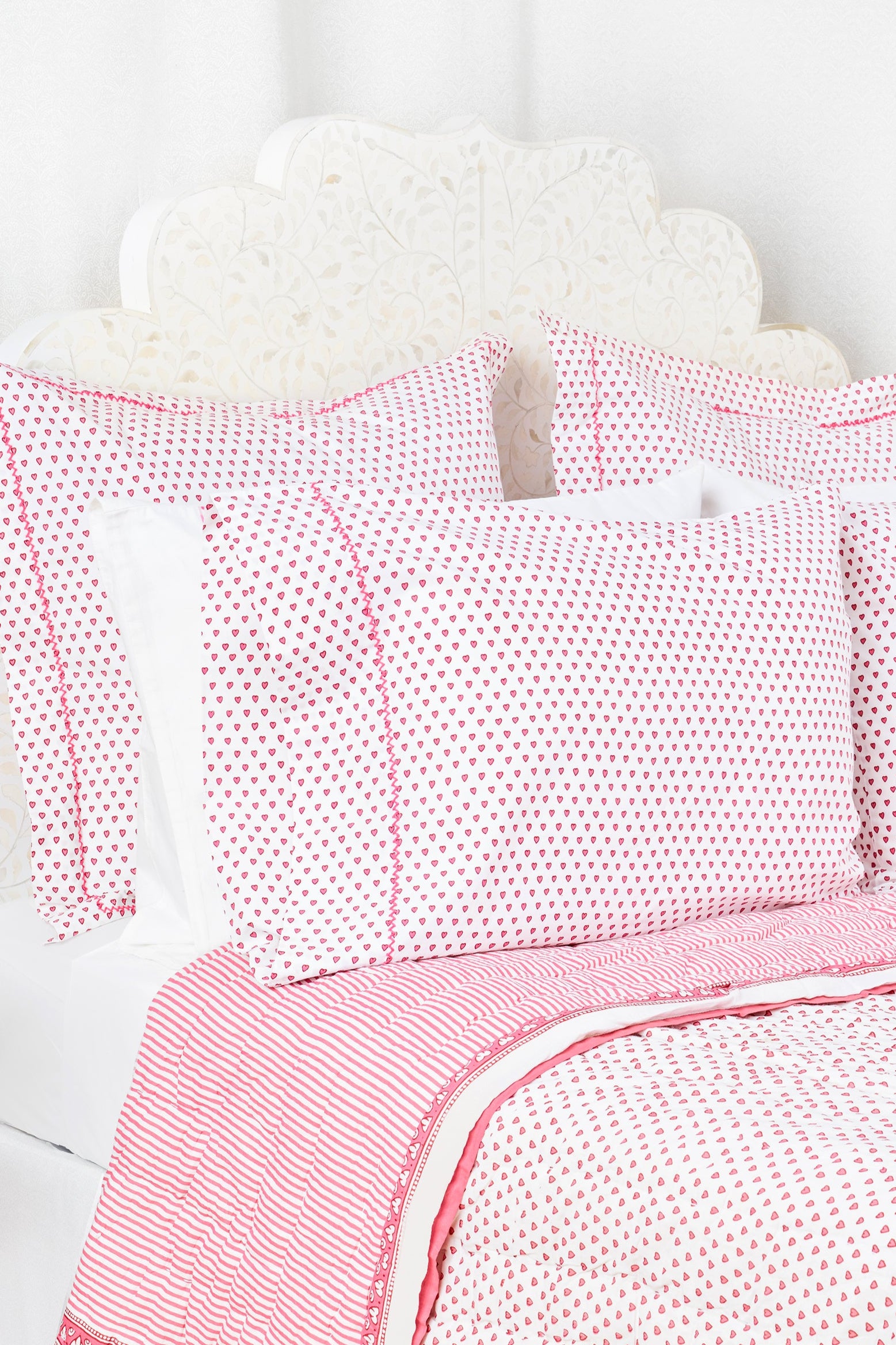 Hearts Pattern Pillowcase Set - Soft & Stylish