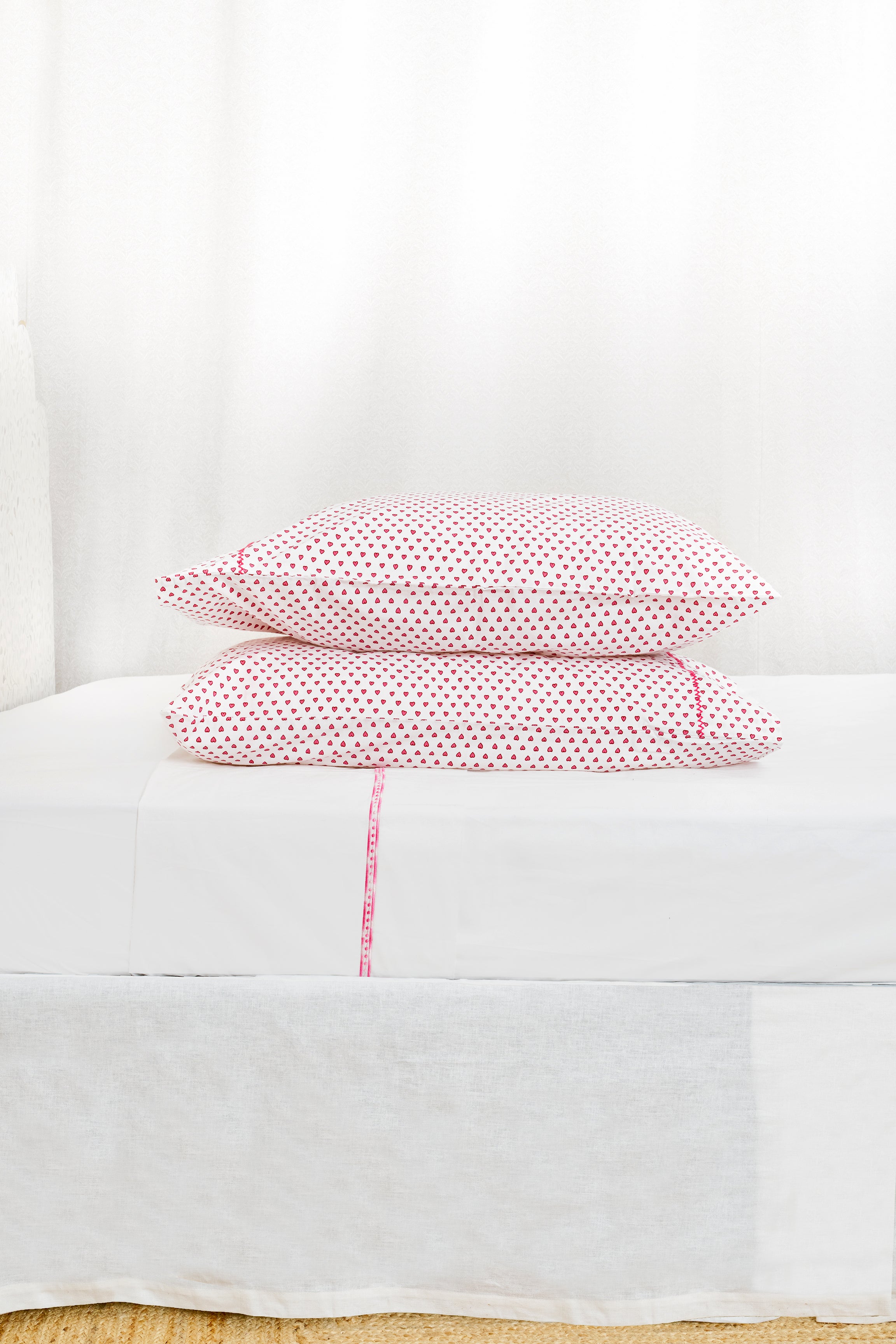 Hearts Pattern Pillowcase Set - Soft & Stylish